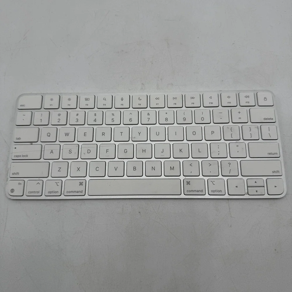 Apple Magic Keyboard Lightning Port Silver/White - US English A2450